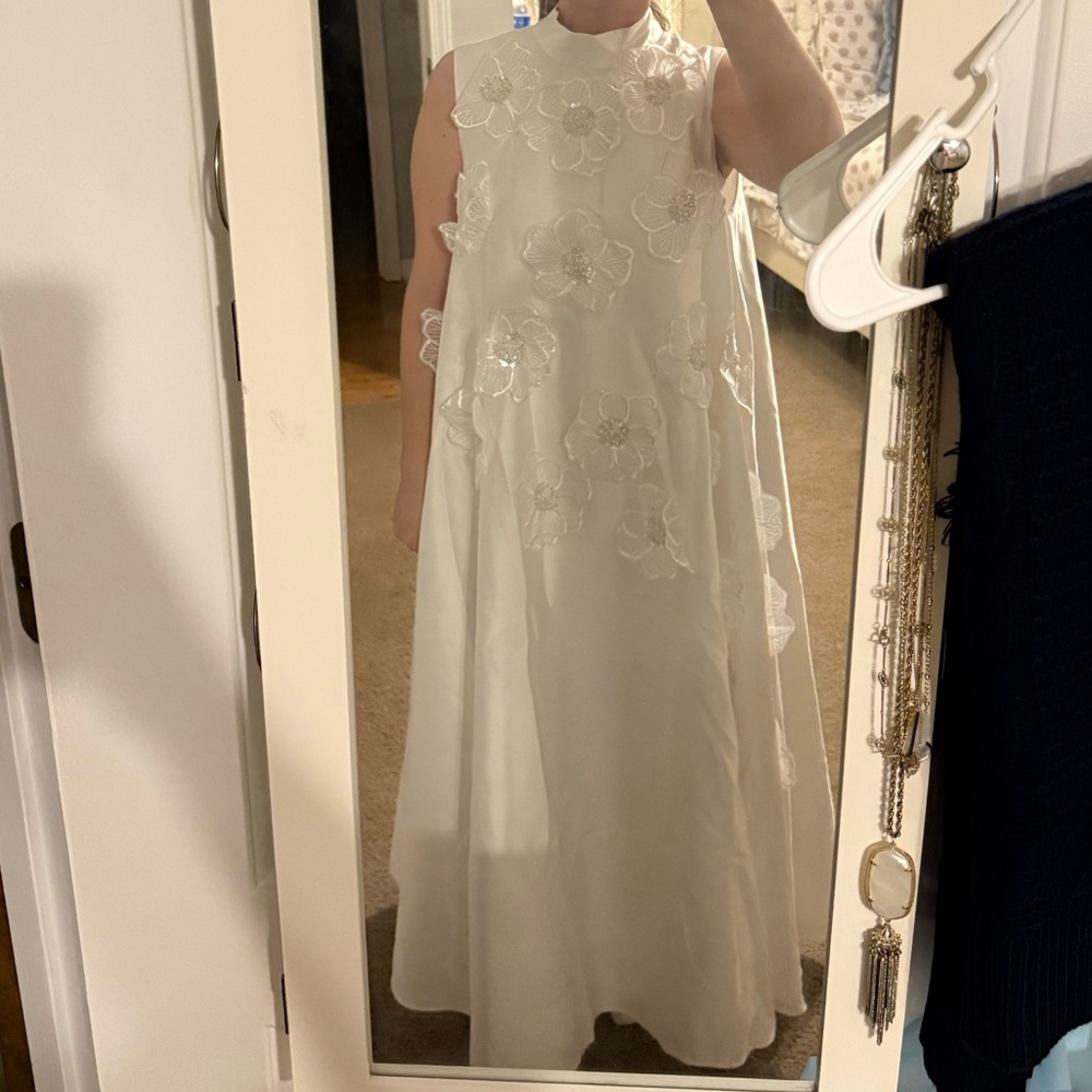 Sleeveless White Floral Applique Maxi Dress - Picture 4 of 5